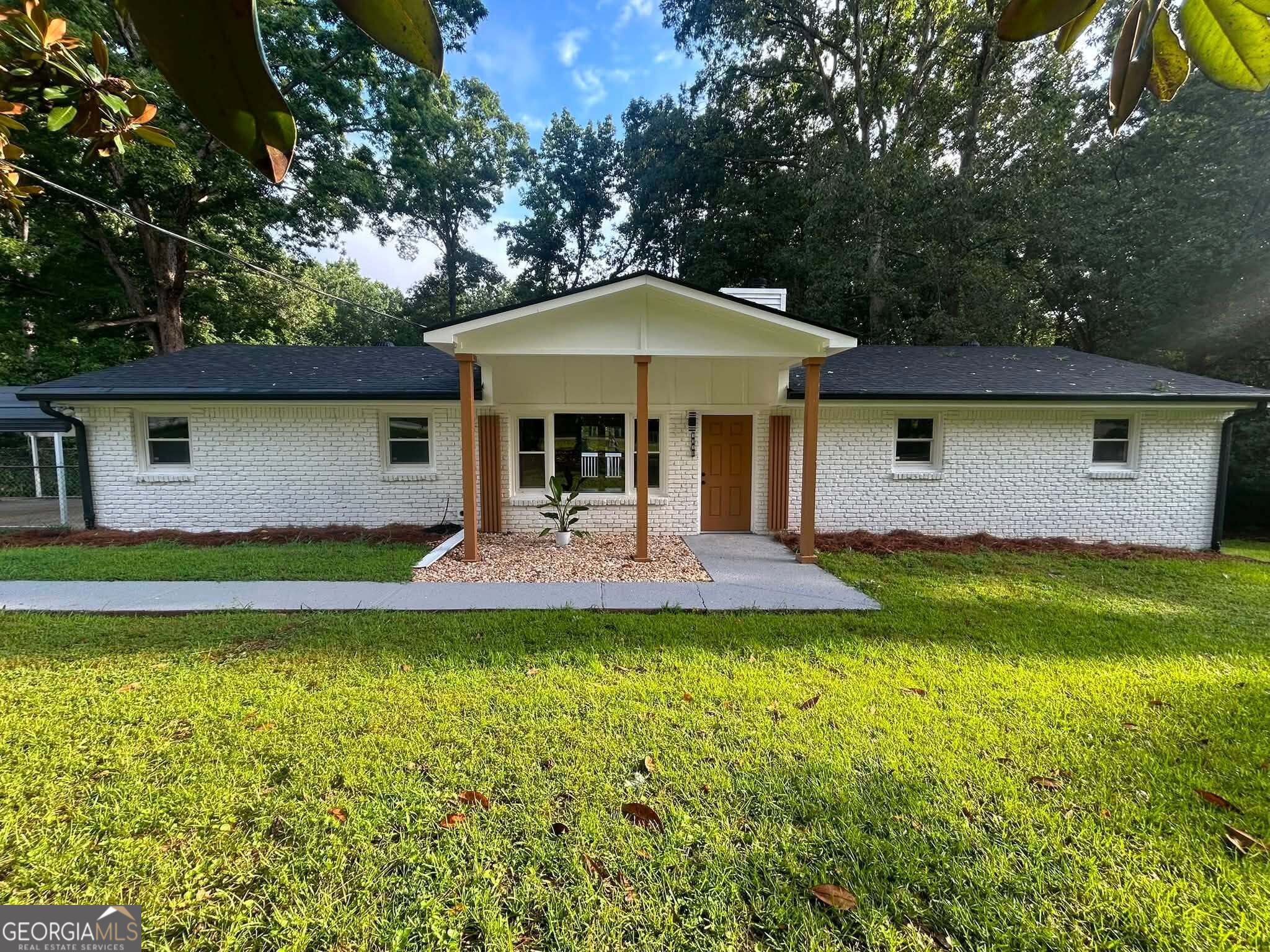 1018 Oakton Drive Sw Property Photo 1