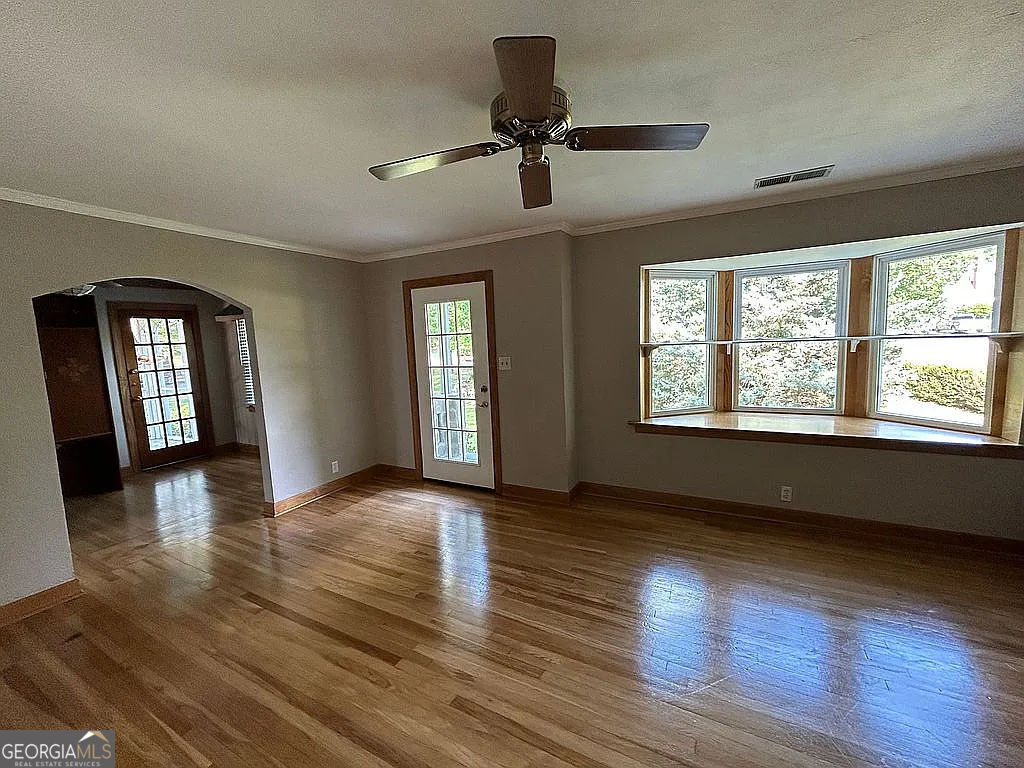 906 Mclaurin Street Property Photo 4