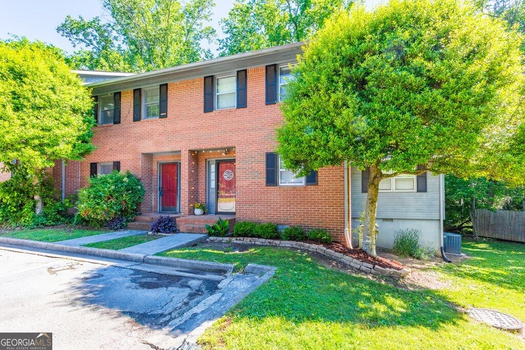 1900 Meadowbrook Circle Nw Property Photo 2