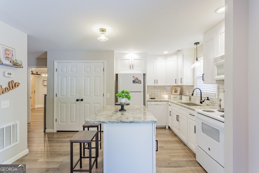 1900 Meadowbrook Circle Nw Property Photo 5