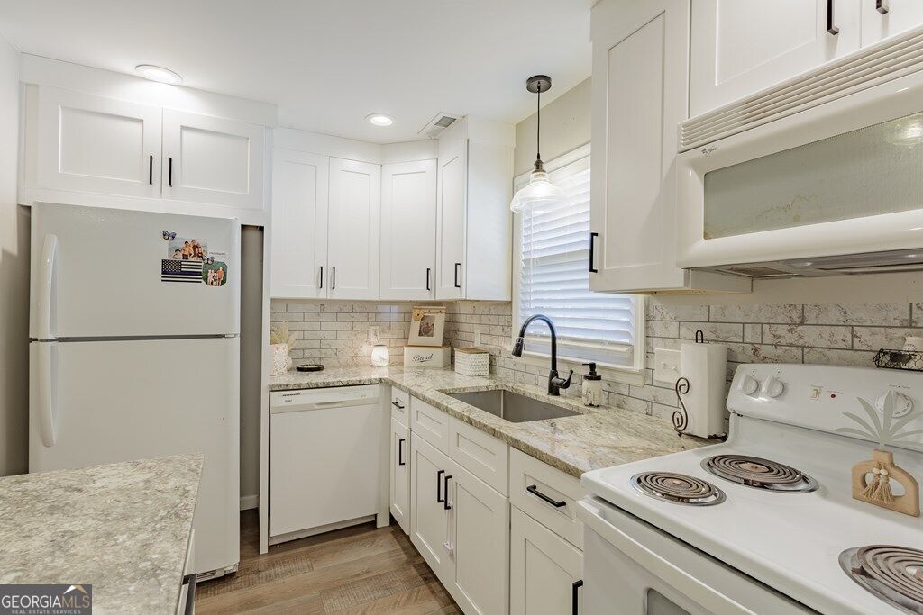 1900 Meadowbrook Circle Nw Property Photo 8