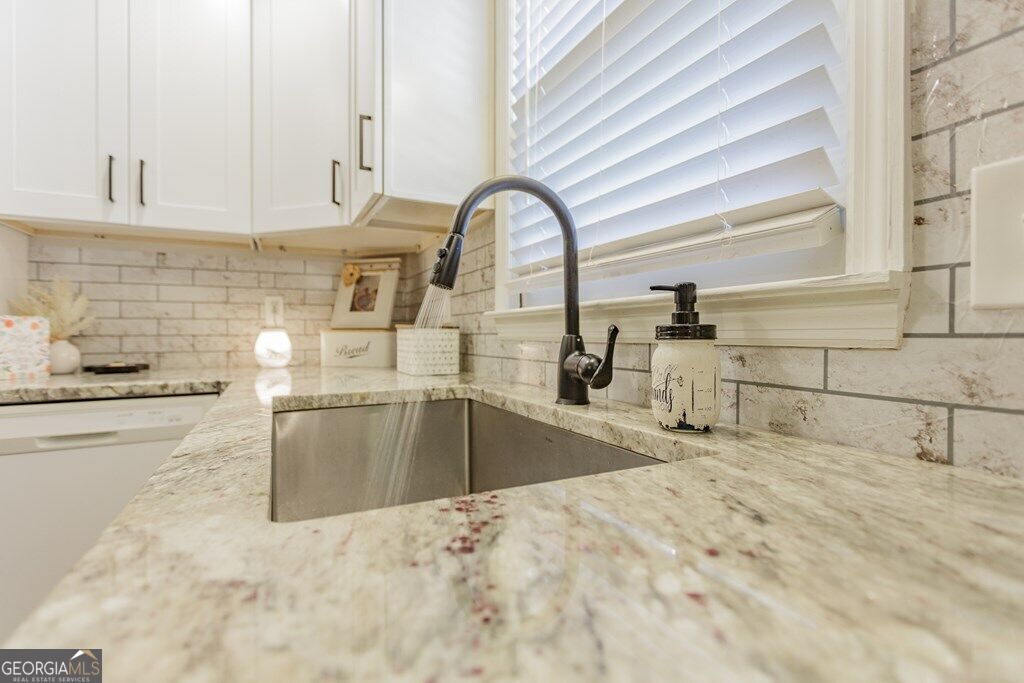 1900 Meadowbrook Circle Nw Property Photo 9
