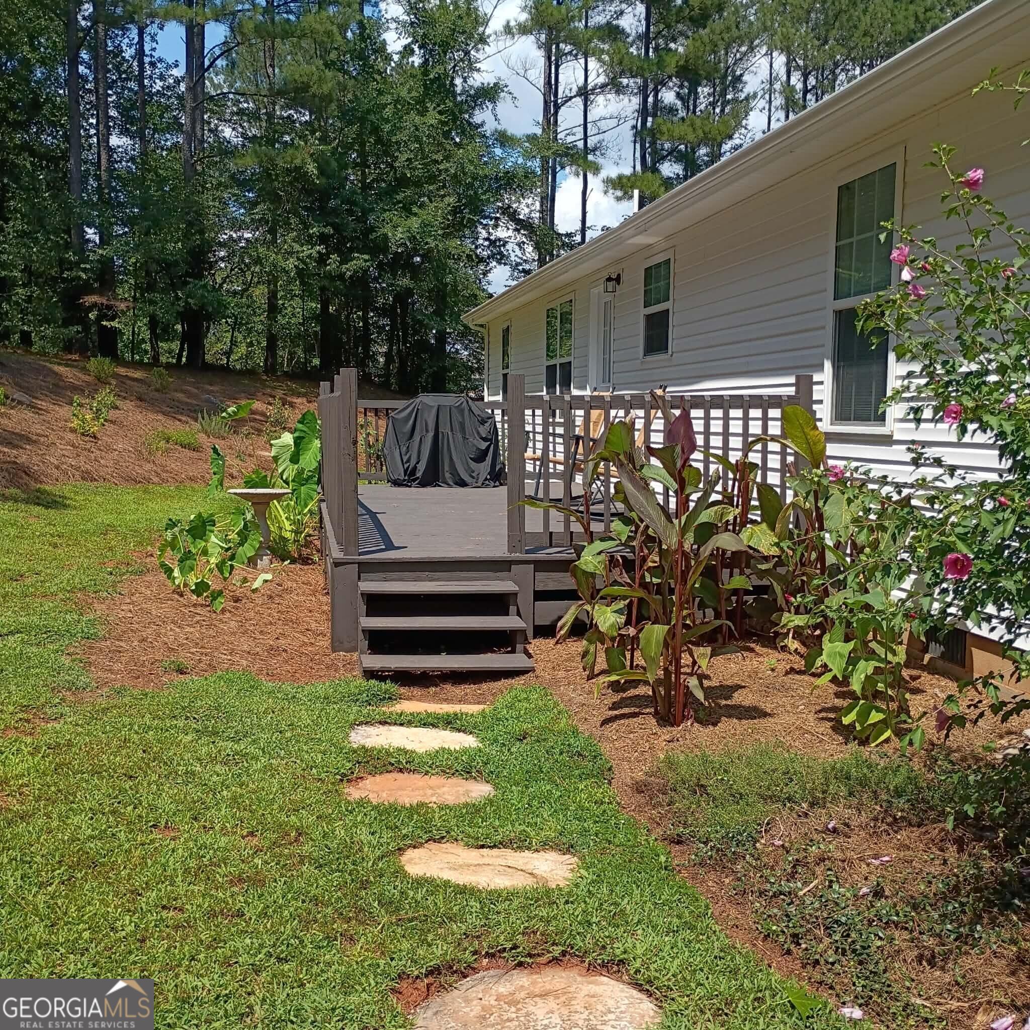 455 Bell Loop Property Photo 3