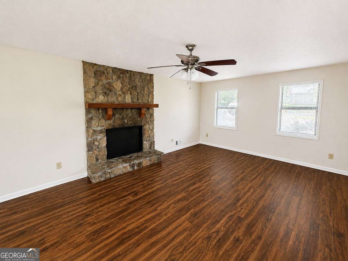 1143 Church Street Se Property Photo 5
