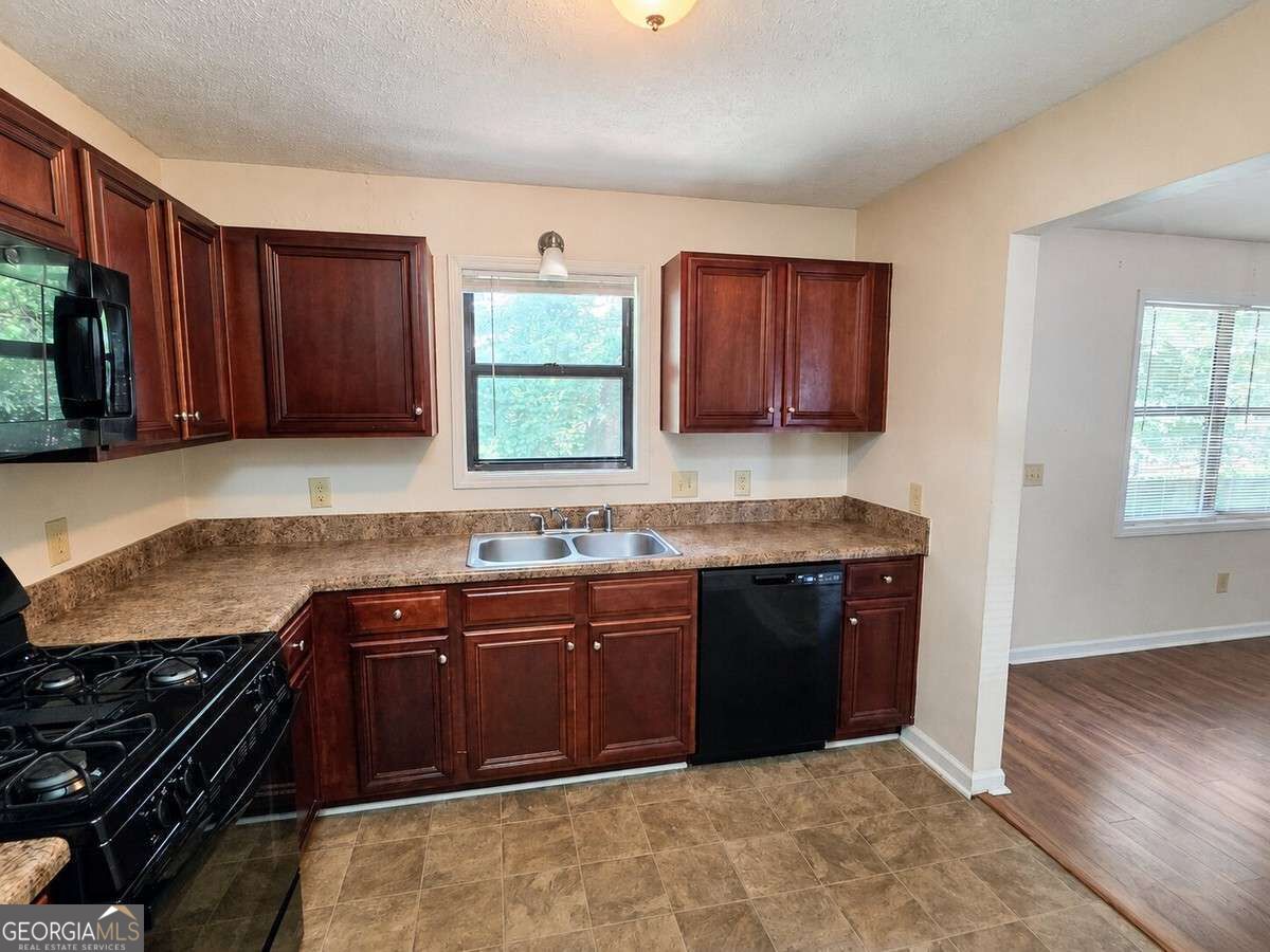 1143 Church Street Se Property Photo 6