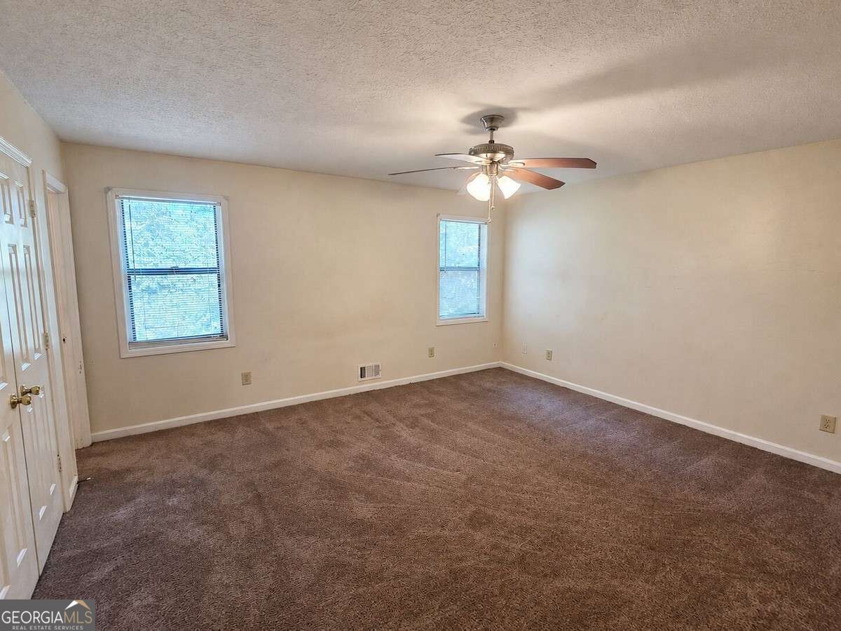 1143 Church Street Se Property Photo 9