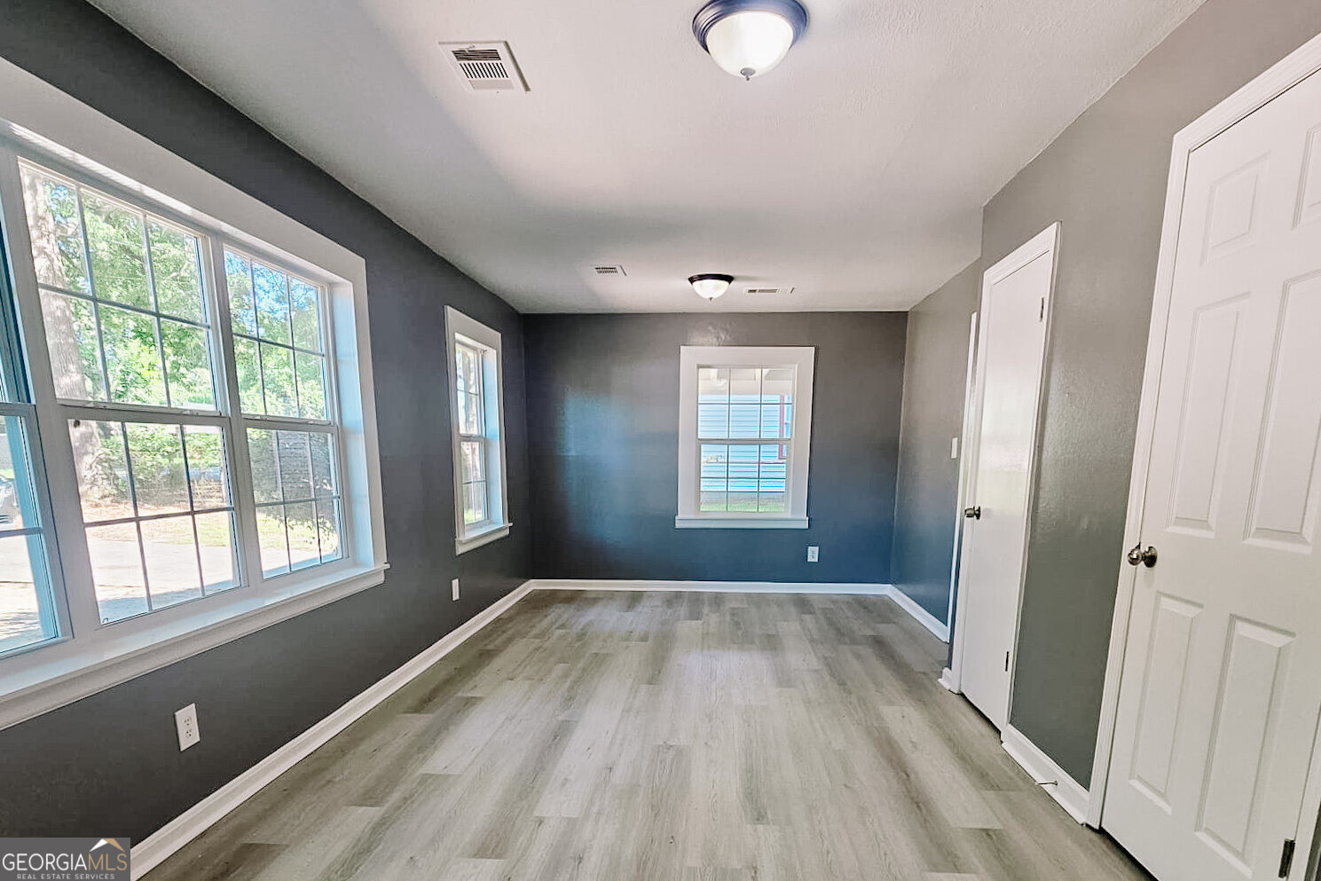 421 North Avenue Property Photo 3