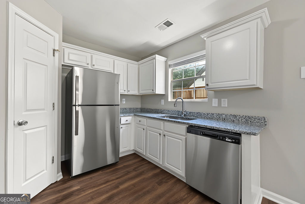 5747 Mccurdy Court Property Photo 4