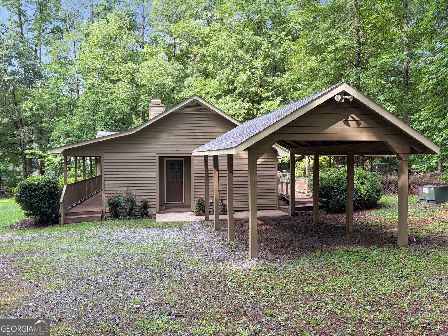 148 Greenbriar Drive Property Photo 3