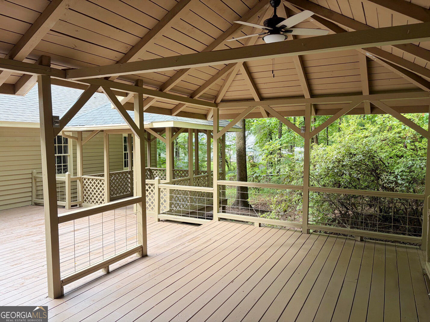 148 Greenbriar Drive Property Photo 6