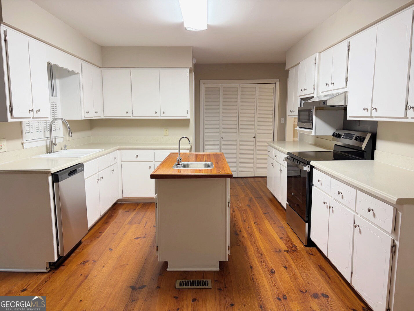 148 Greenbriar Drive Property Photo 15