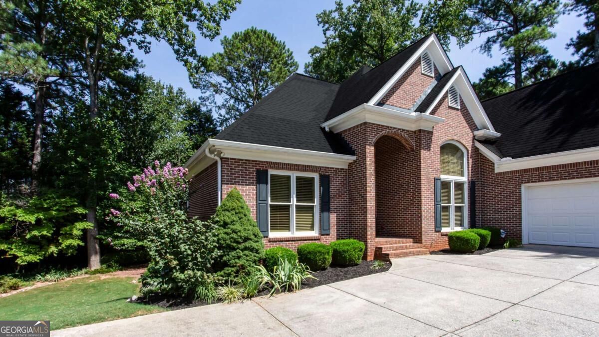 885 Rose Brook Drive Property Photo 4