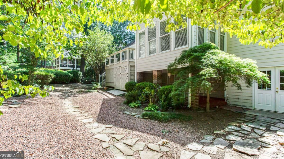 885 Rose Brook Drive Property Photo 7
