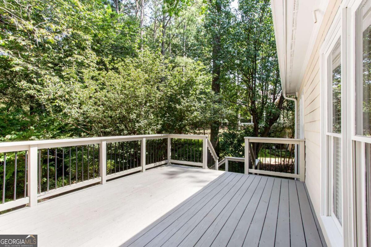 885 Rose Brook Drive Property Photo 8