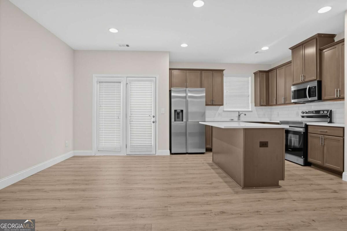 4933 Longview Walk Property Photo 3