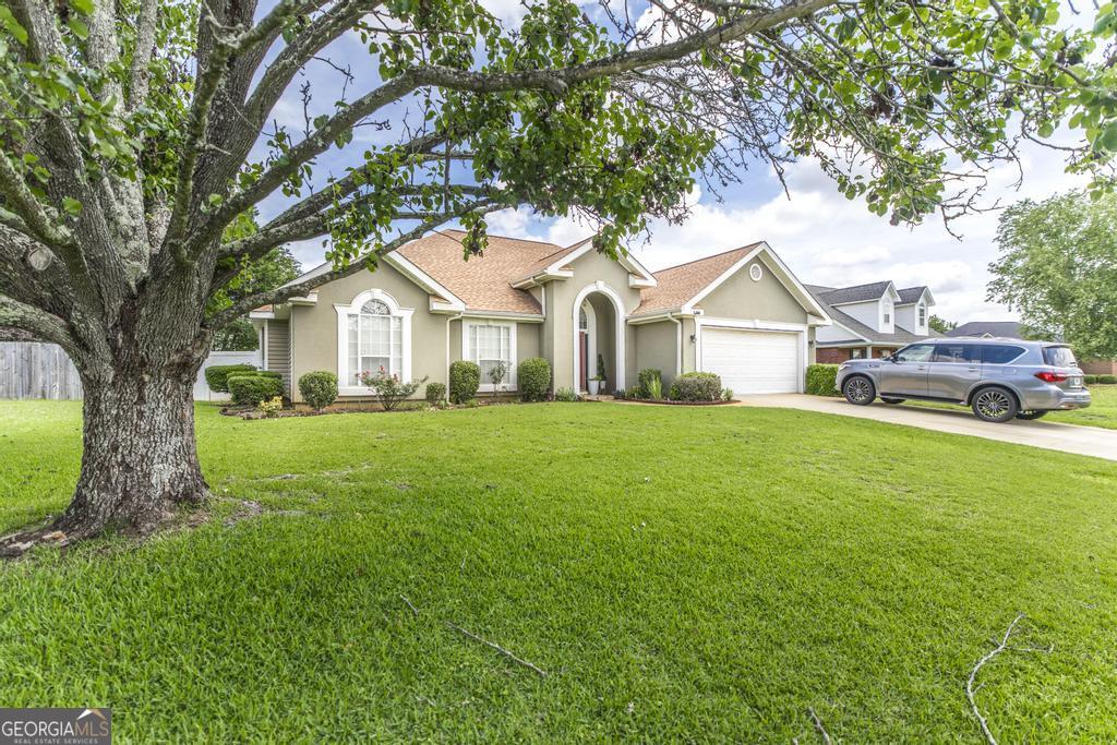 123 Galaxy Avenue Property Photo 2
