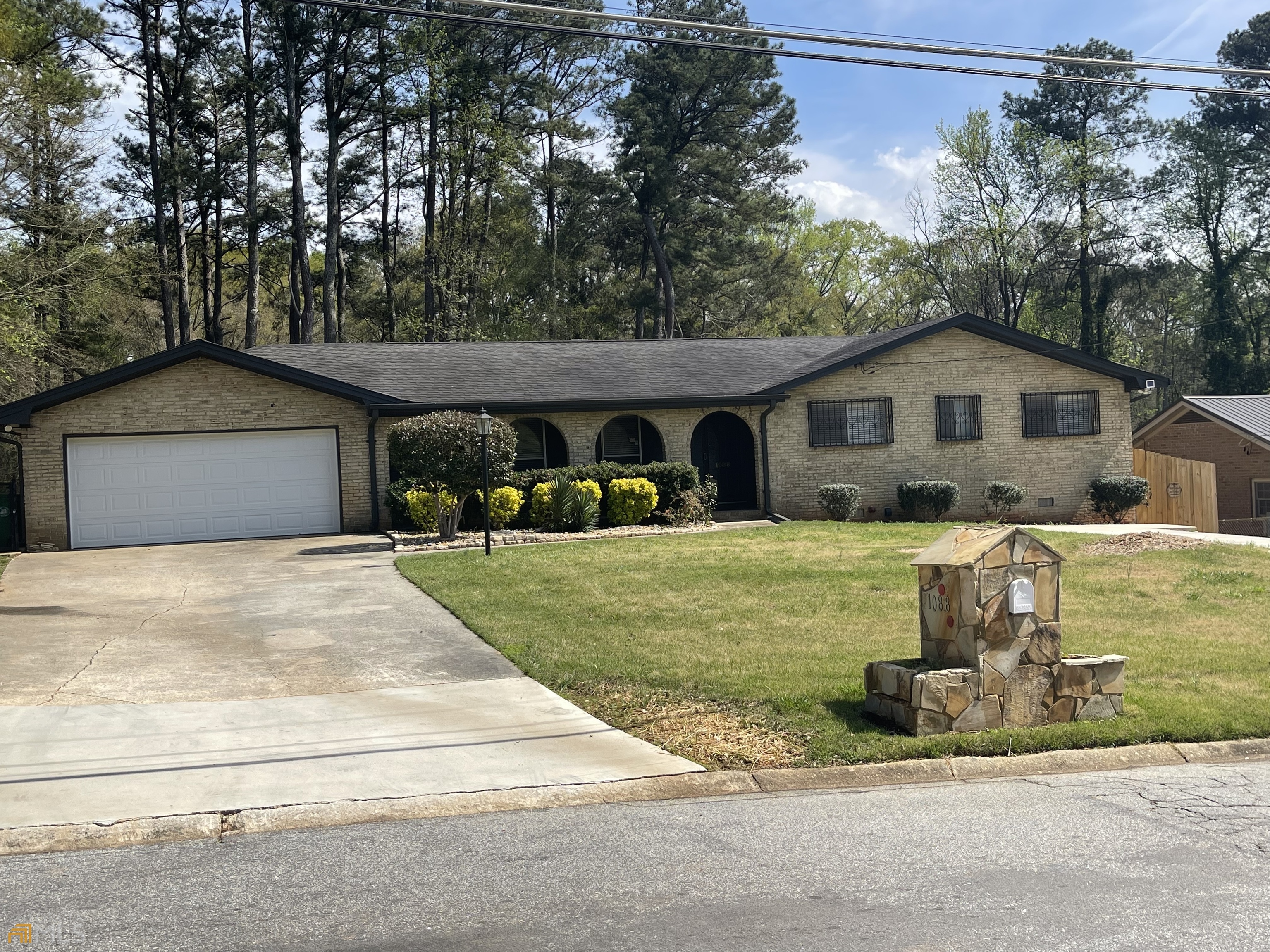 1088 Sherrington Drive Property Photo 2