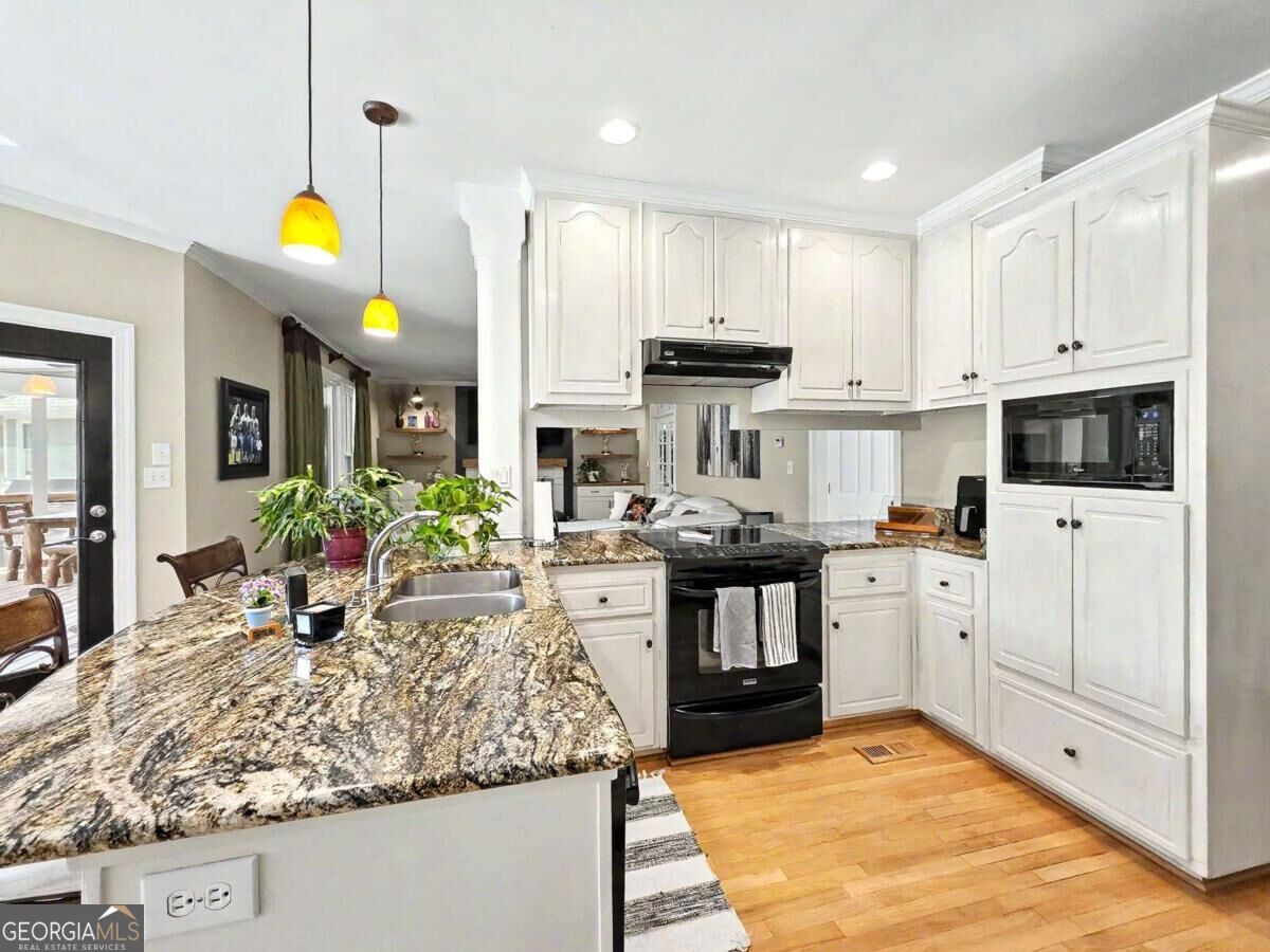 625 Windwalk Drive Property Photo 11