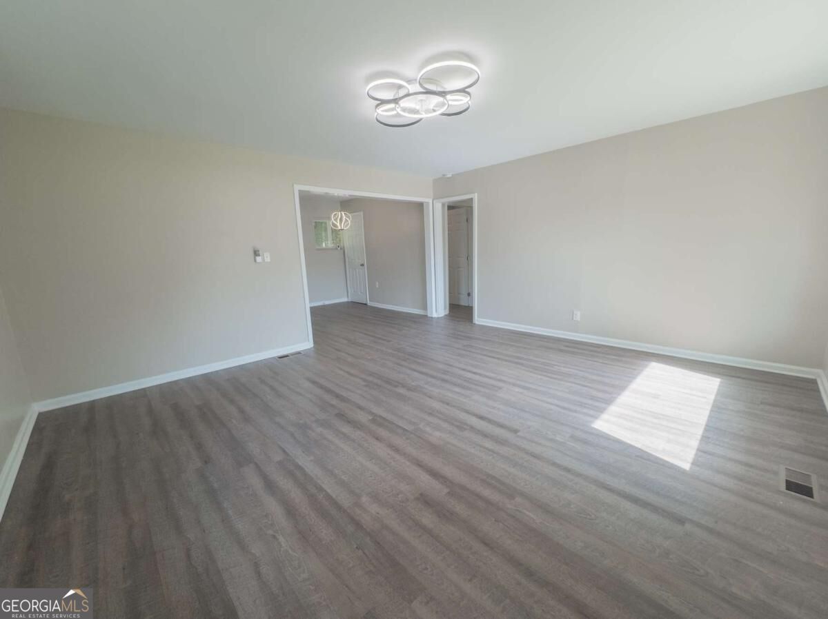 4390 Glenwood Parkway Property Photo 2