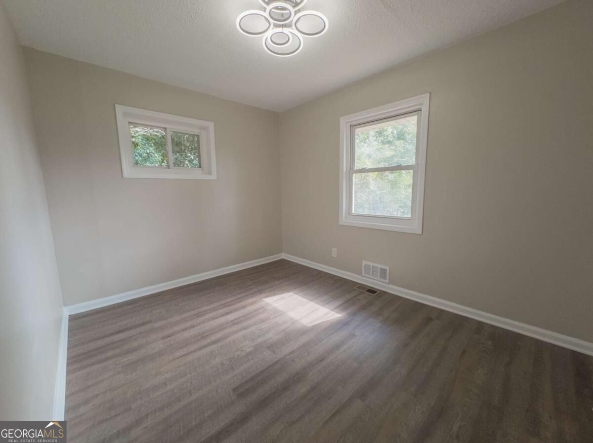 4390 Glenwood Parkway Property Photo 4