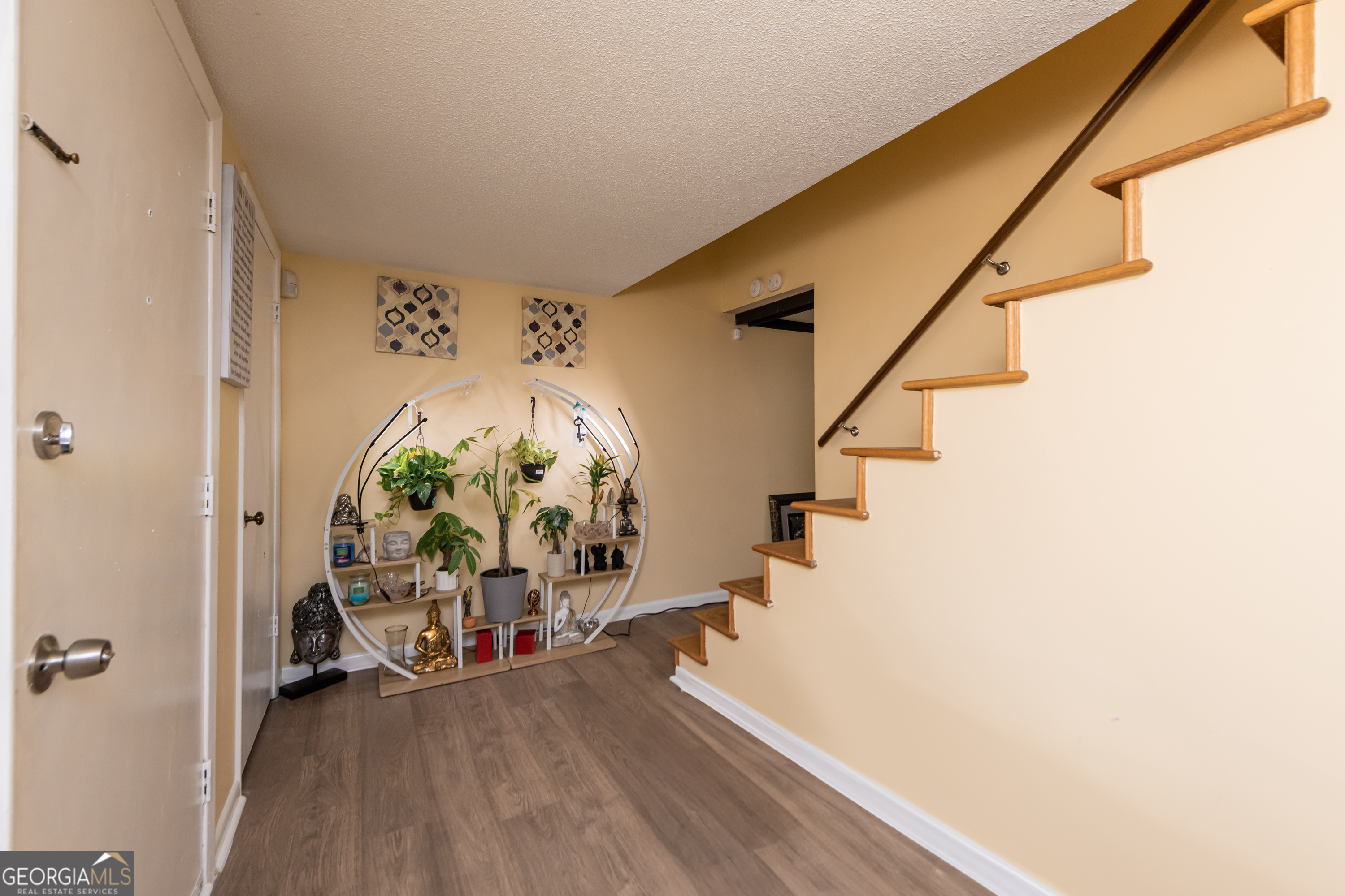 141 Stoneridge Drive Property Photo 2