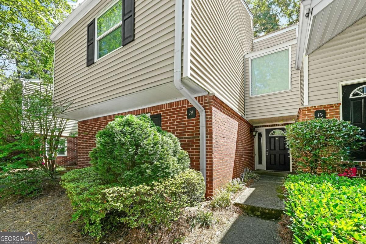 14 Dunwoody Springs Drive Property Photo 2