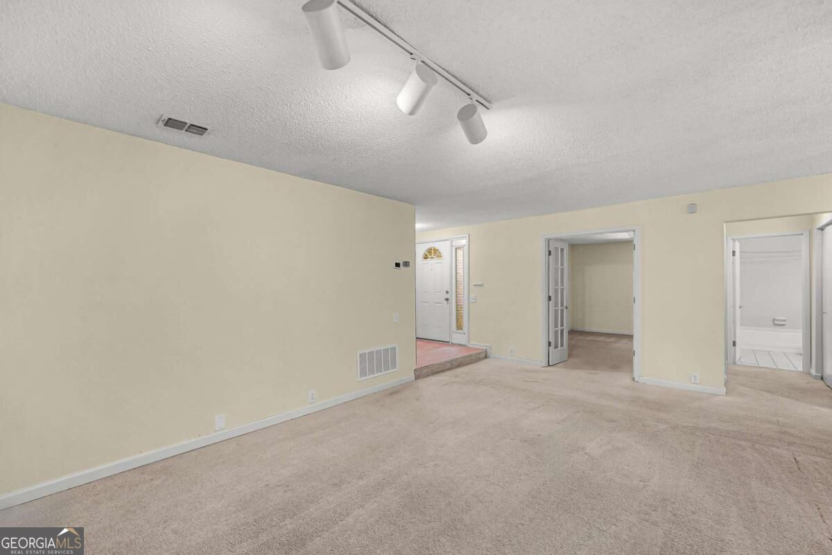 14 Dunwoody Springs Drive Property Photo 7