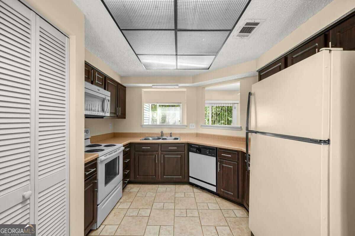14 Dunwoody Springs Drive Property Photo 11