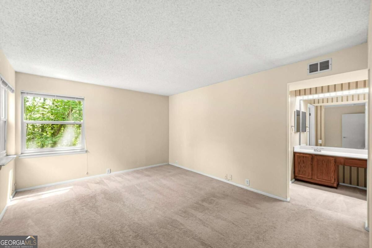 14 Dunwoody Springs Drive Property Photo 14