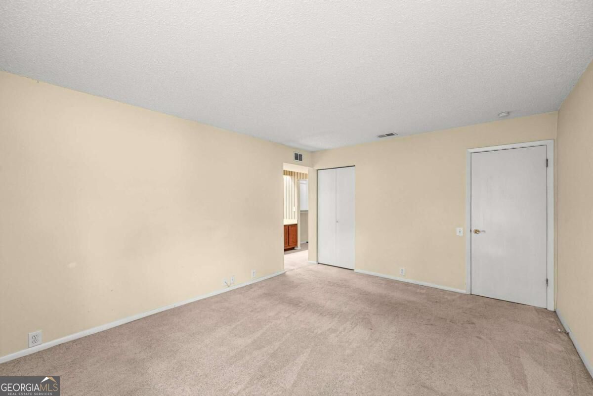14 Dunwoody Springs Drive Property Photo 15