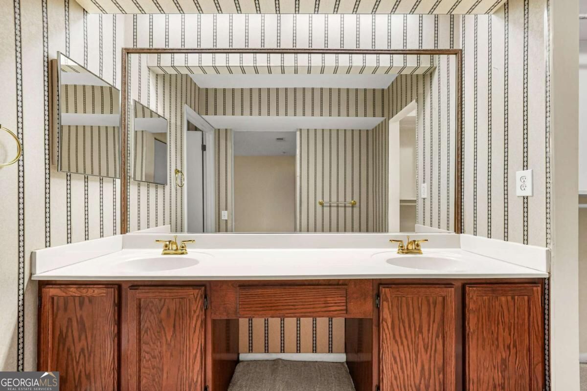 14 Dunwoody Springs Drive Property Photo 16
