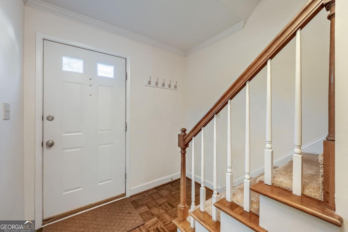 594 Harcourt Place Se Property Photo 4