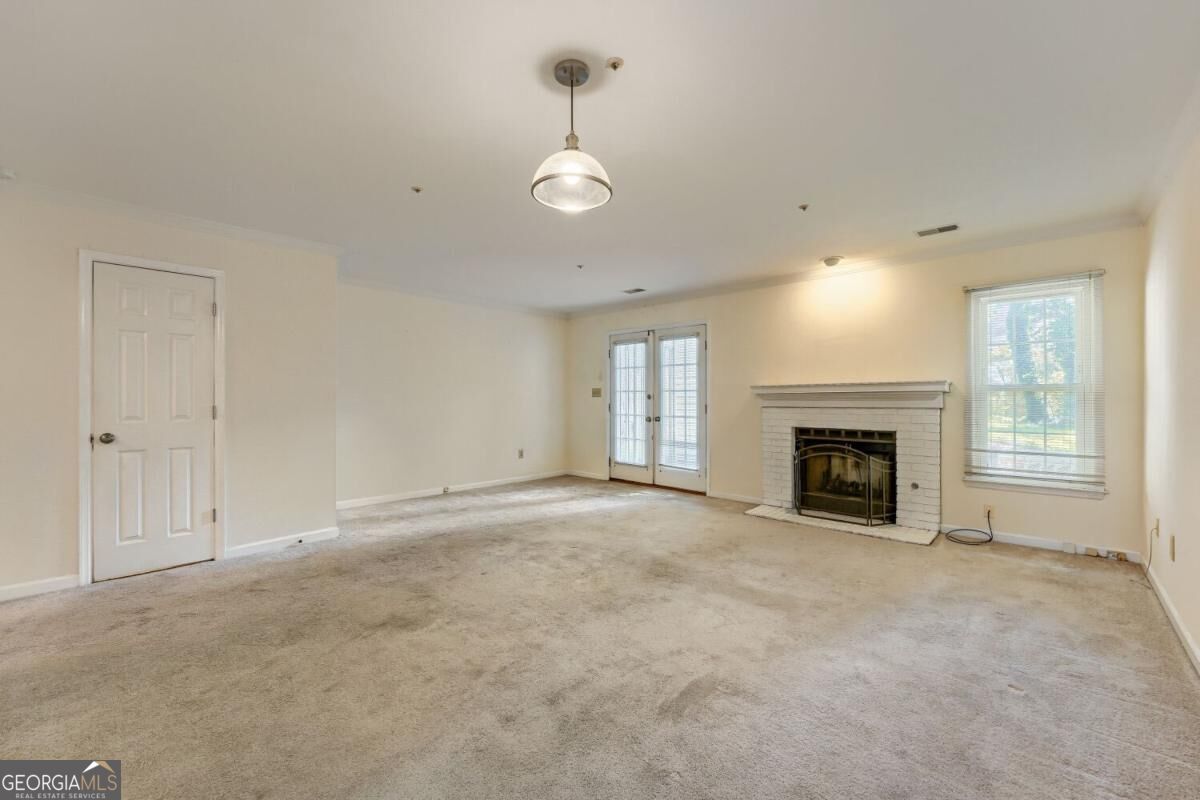 594 Harcourt Place Se Property Photo 5