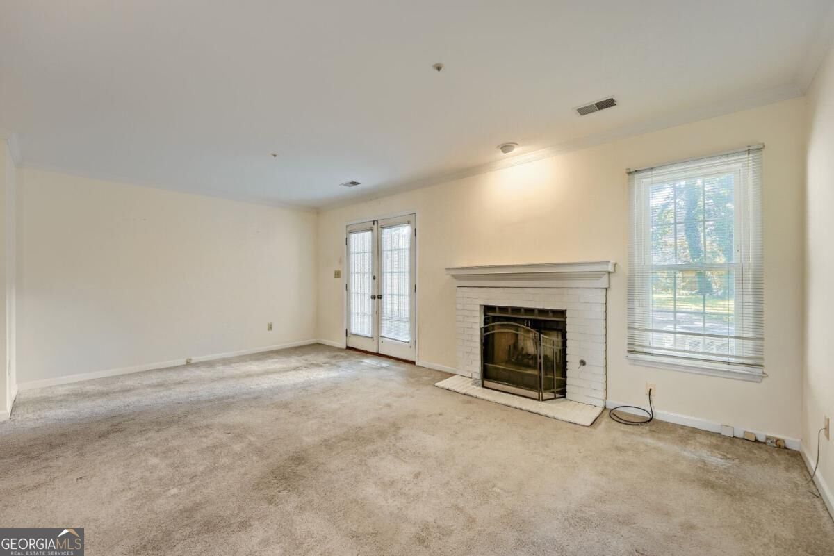 594 Harcourt Place Se Property Photo 6