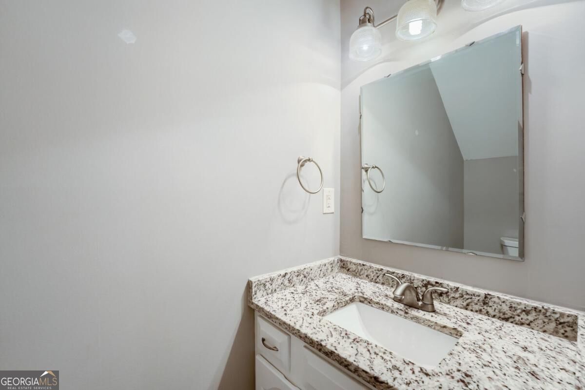 594 Harcourt Place Se Property Photo 11