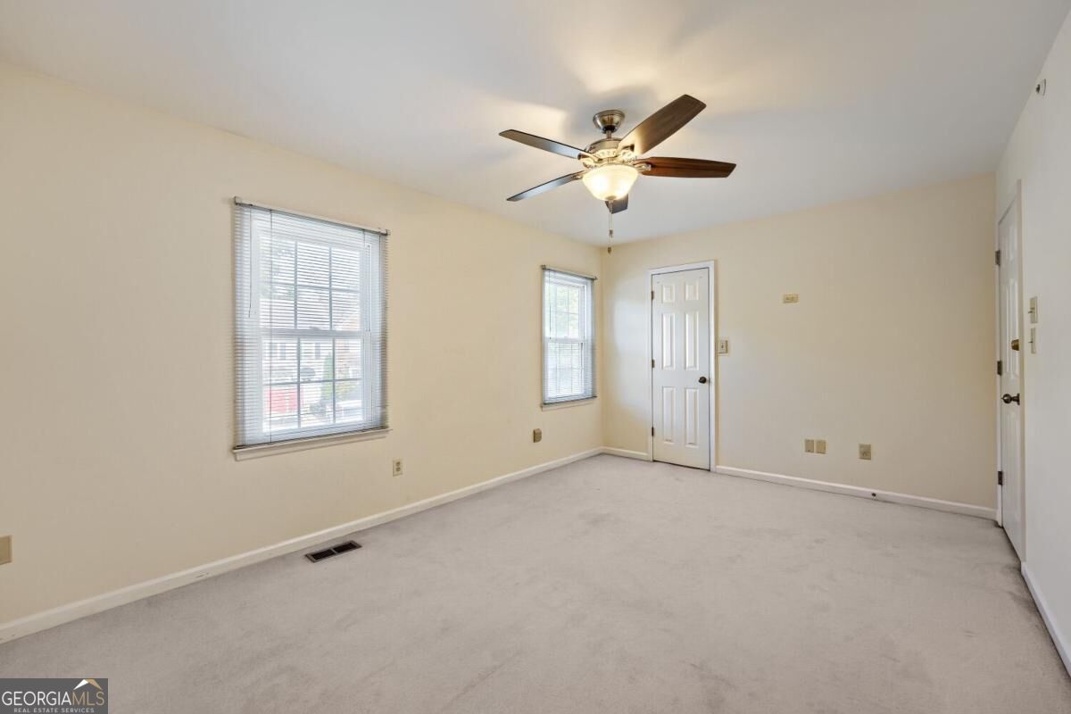 594 Harcourt Place Se Property Photo 12