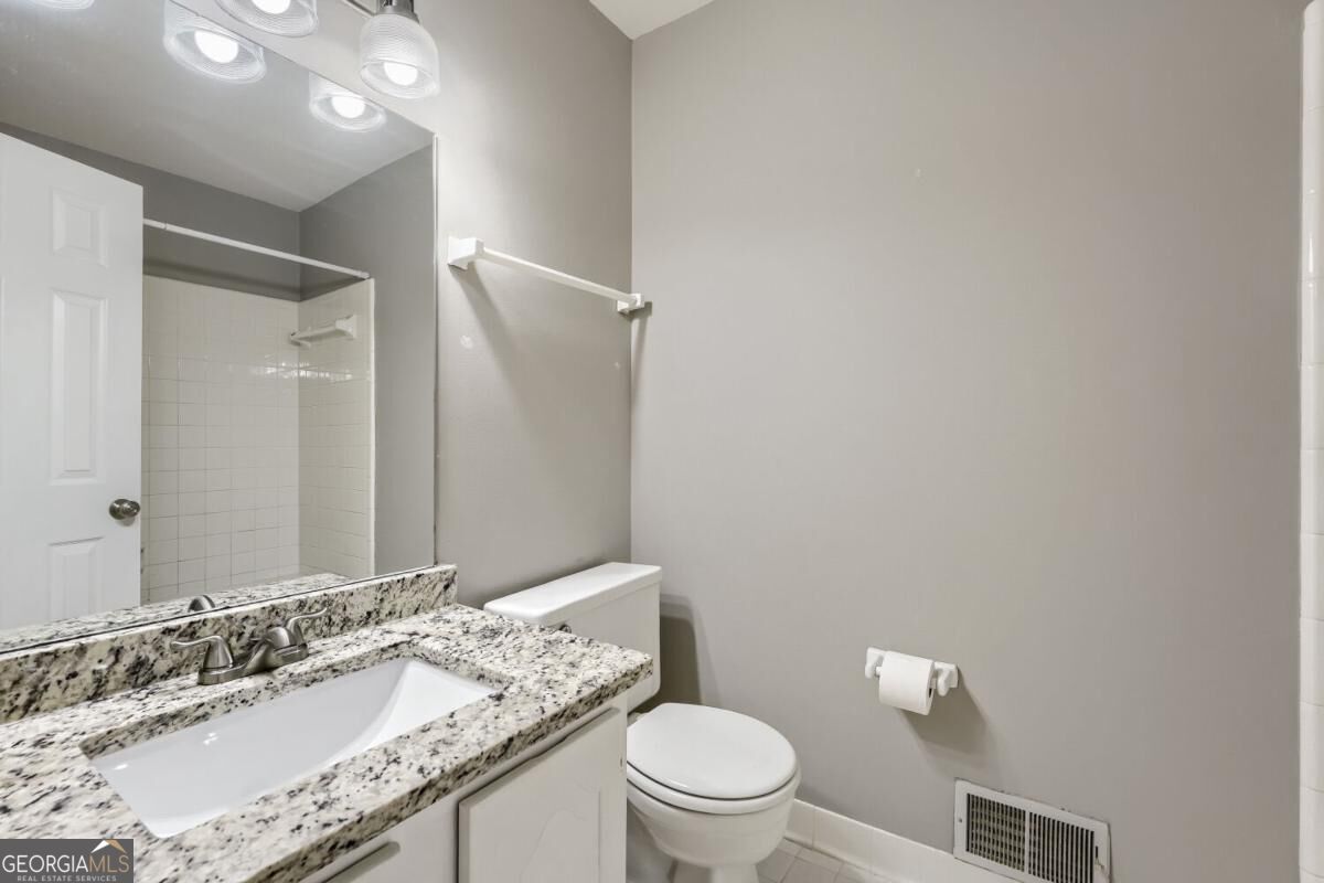 594 Harcourt Place Se Property Photo 14