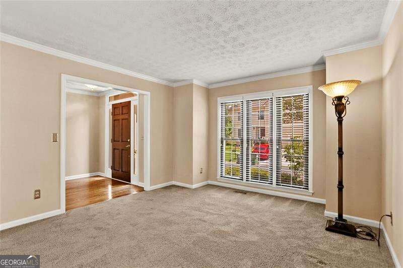 2209 Concord Square Ne Property Photo 4