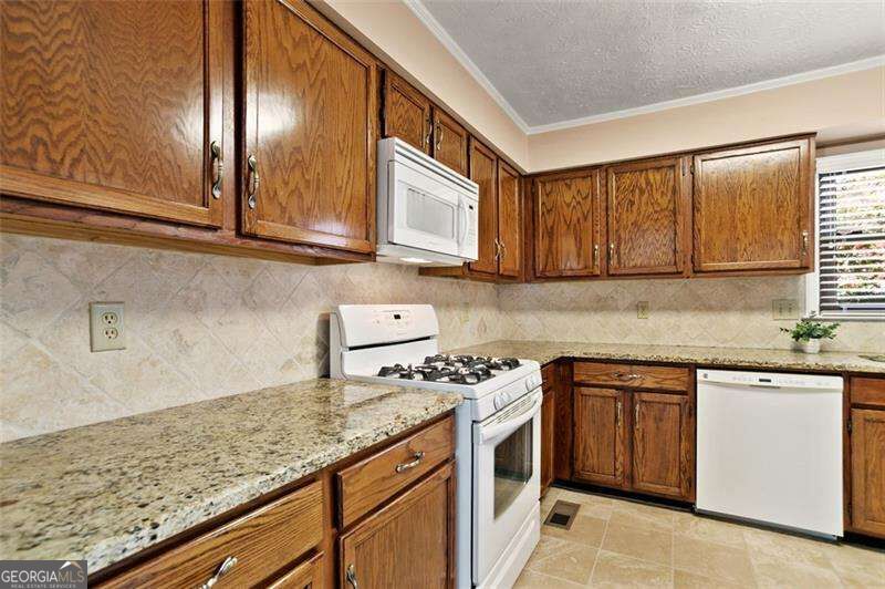 2209 Concord Square Ne Property Photo 9