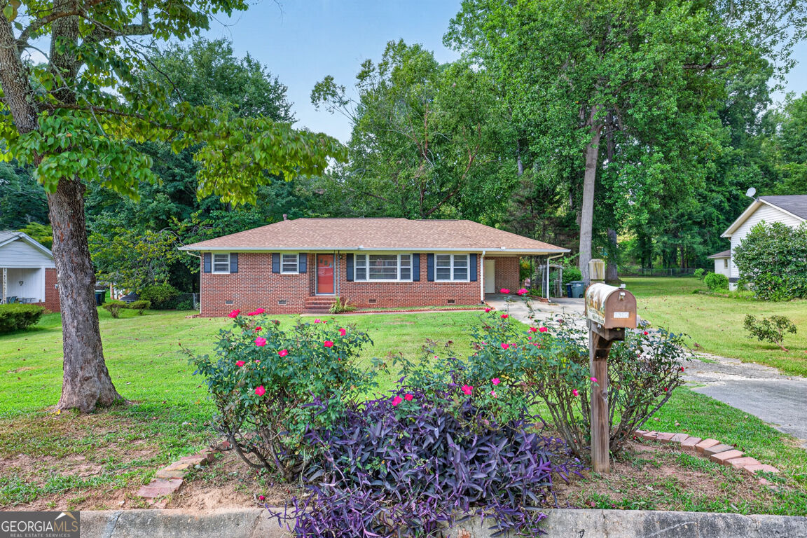 1305 Greenview Drive Property Photo 2