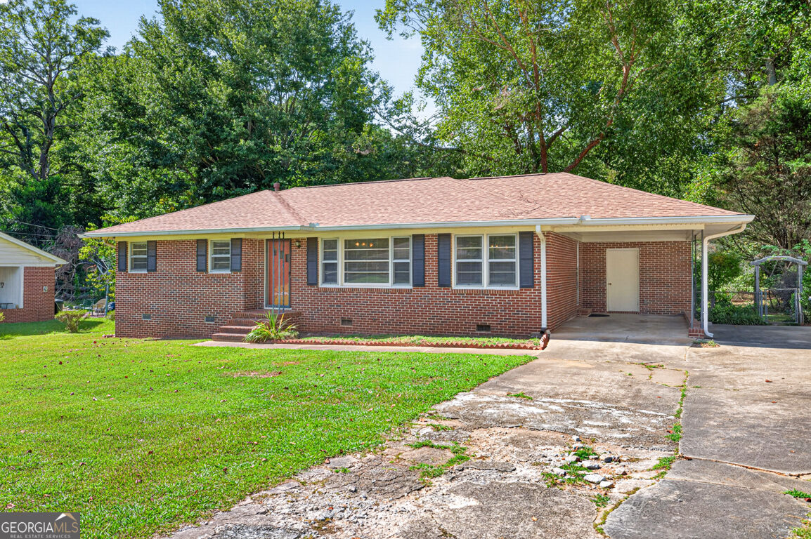 1305 Greenview Drive Property Photo 3