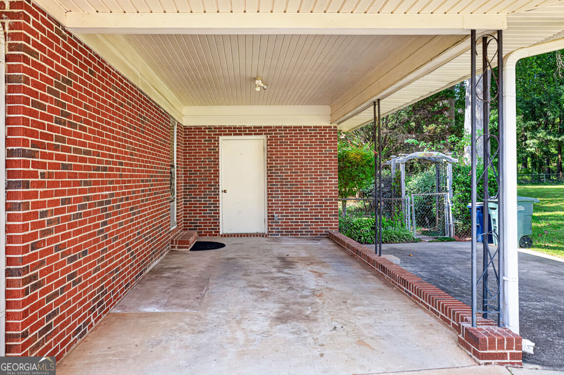 1305 Greenview Drive Property Photo 5