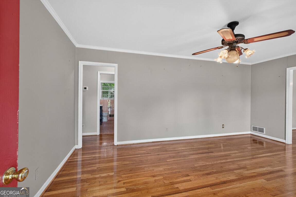 1305 Greenview Drive Property Photo 7