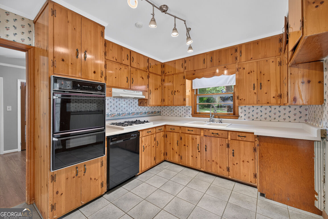 1305 Greenview Drive Property Photo 11