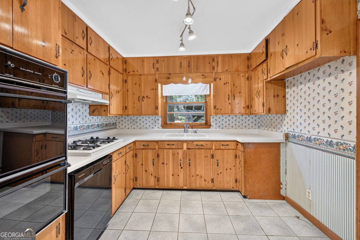 1305 Greenview Drive Property Photo 12