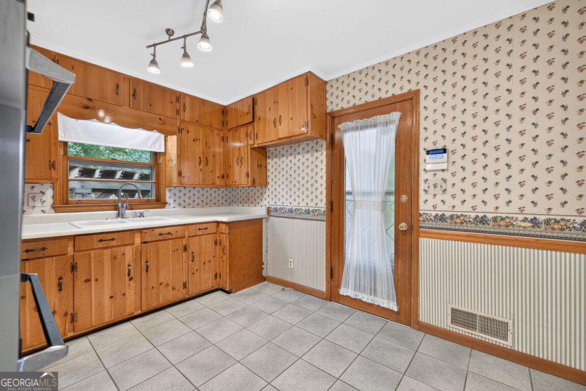 1305 Greenview Drive Property Photo 15