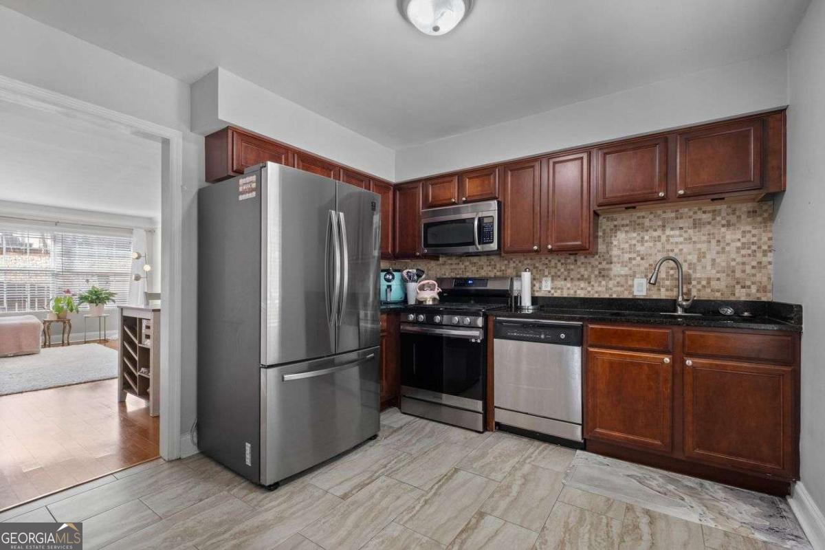 6980 Roswell Road # A8 Property Photo 5