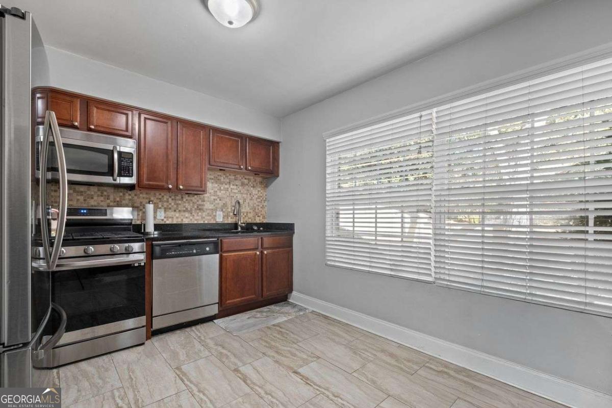 6980 Roswell Road # A8 Property Photo 6