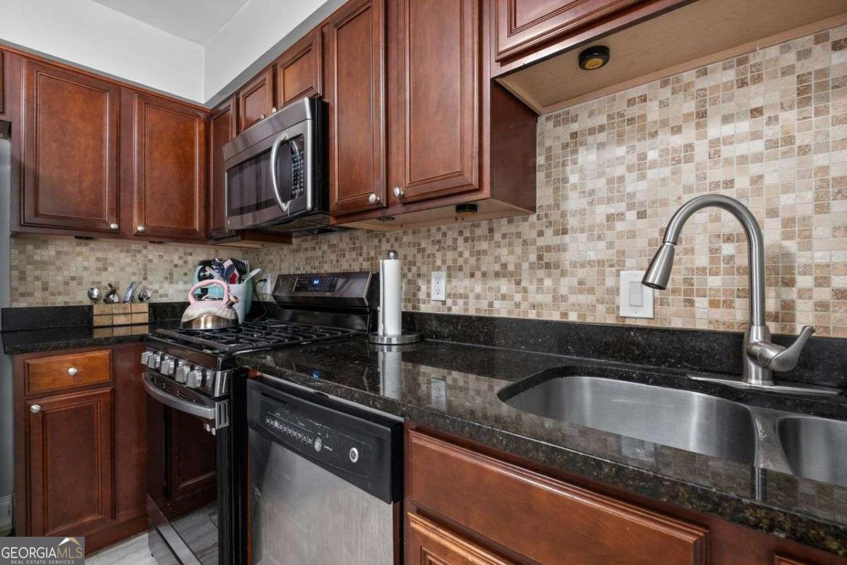 6980 Roswell Road # A8 Property Photo 7