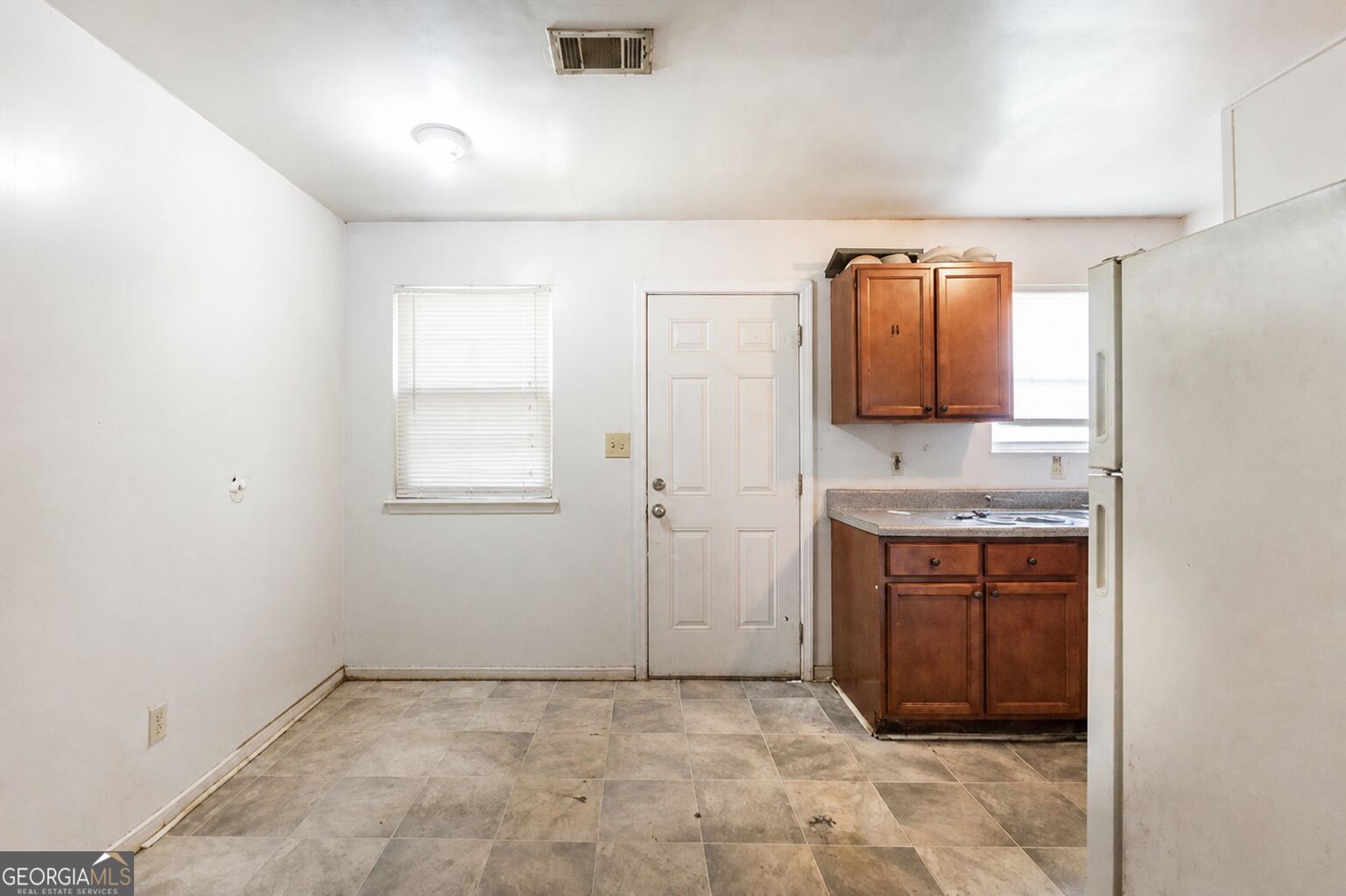 210 Perry Railroad Property Photo 6